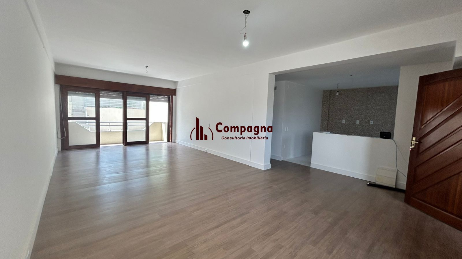Apartamento 2 dormitórios no bairro Medianeira em Porto Alegre para Alugar