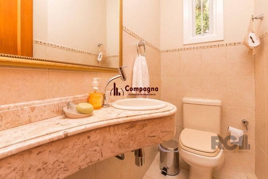 Casa de 380m² - 4 dormitórios, 2 suítes, 4 vagas no bairro Bom Jesus — foto 5
