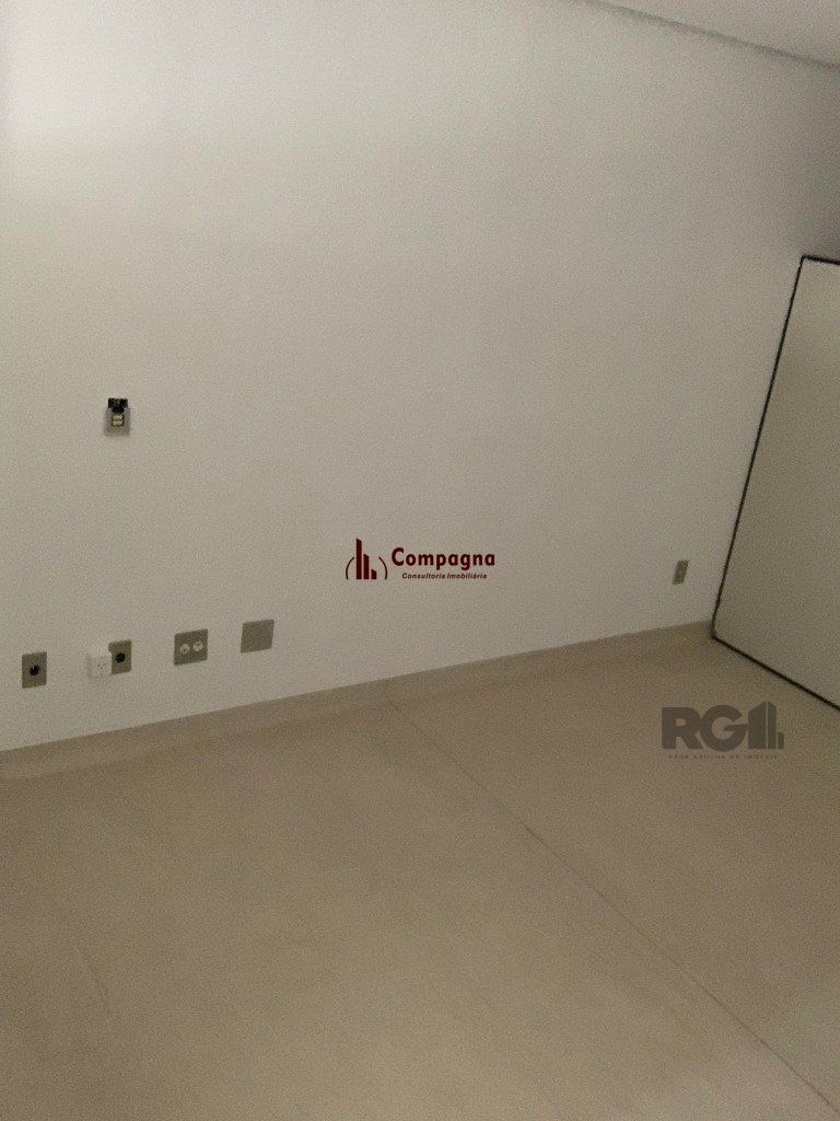 Sala comercial de 36m² no bairro Menino Deus — foto 4