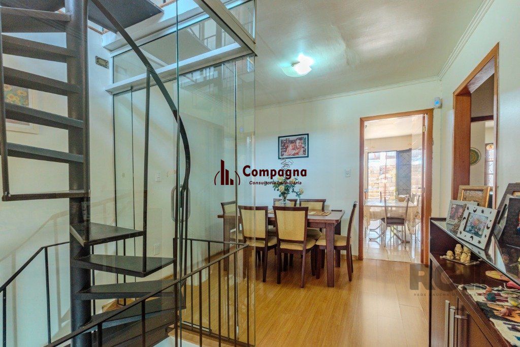 Casa 253m², 3 suítes, pátio, churrasqueira e vaga de garagem para 4 carros no bairro Nonoai — foto 4