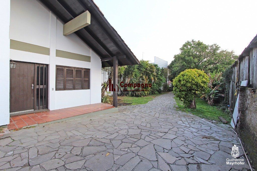 Casa para Venda - 320m², 4 dormitórios, sendo 1 suites, 3 vagas - Cavalhada — foto 2