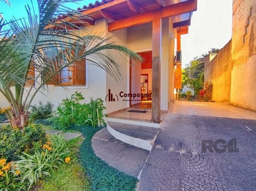 Casa de 3 dormitórios, bairro São Sebastião