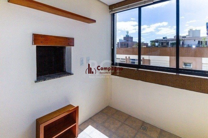 Apartamento com 2 Quartos e 1 banheiro à Venda, 72 m² no bairro Menino Deus — foto 2