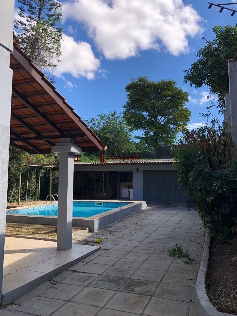 Casa de 365m² - 4 dormitórios sendo 3 suítes e 5 vagas de garagem no bairro Partenon — foto 3