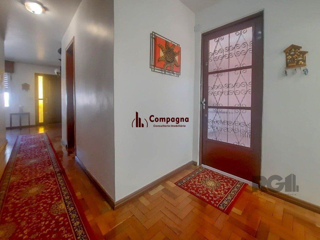Excelente casa de 240m² com 4 dormitórios e 2 vagas. — foto 4