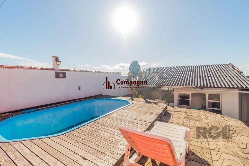 Casa com 3 dormitórios no bairro Cascata, Porto Alegre