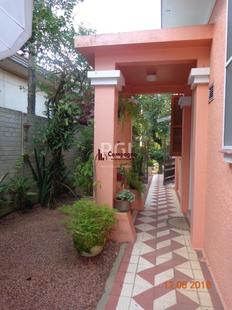 Casa para Venda - 240m², 6 dormitórios, 4 vagas - Teresópolis — foto 4