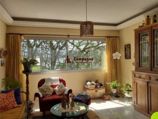 Apartamento para venda de 3 dormitórios, no bairro Teresópolis em Porto Alegre/RS.