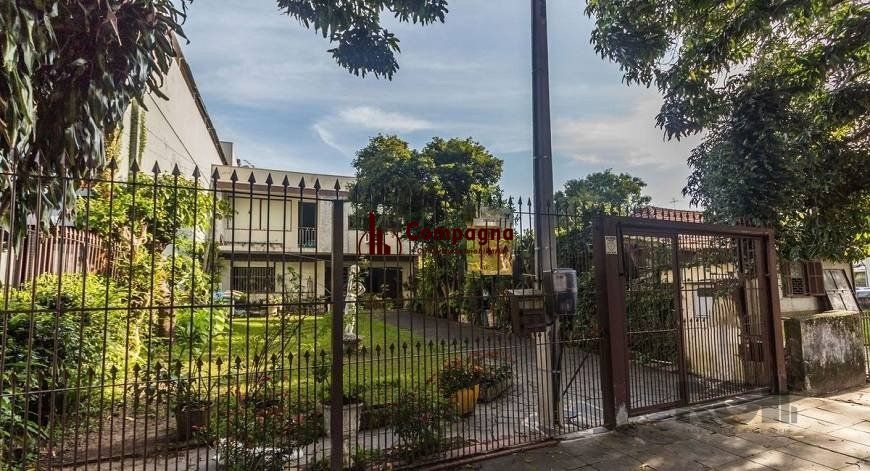 Casa 250m² - 5 dormitórios, 2 suítes e 4 vagas no bairro Santa Maria Goretti