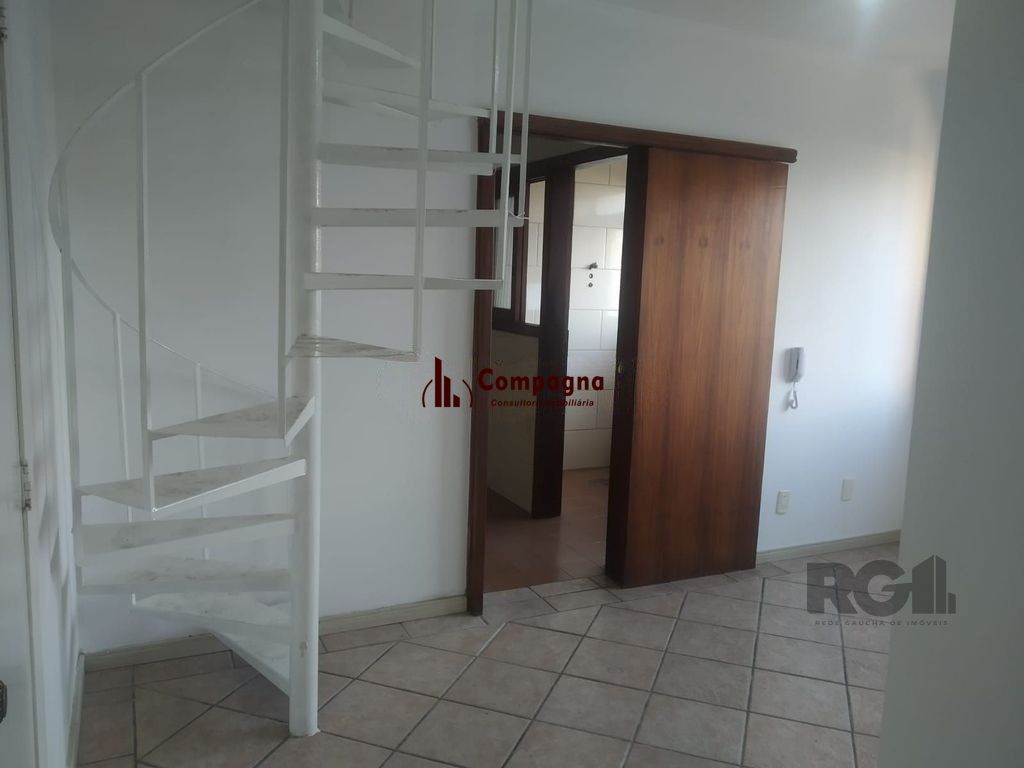 Excelente DUPLEX de 90m² com 2 dormitórios e 2 vagas. — foto 2