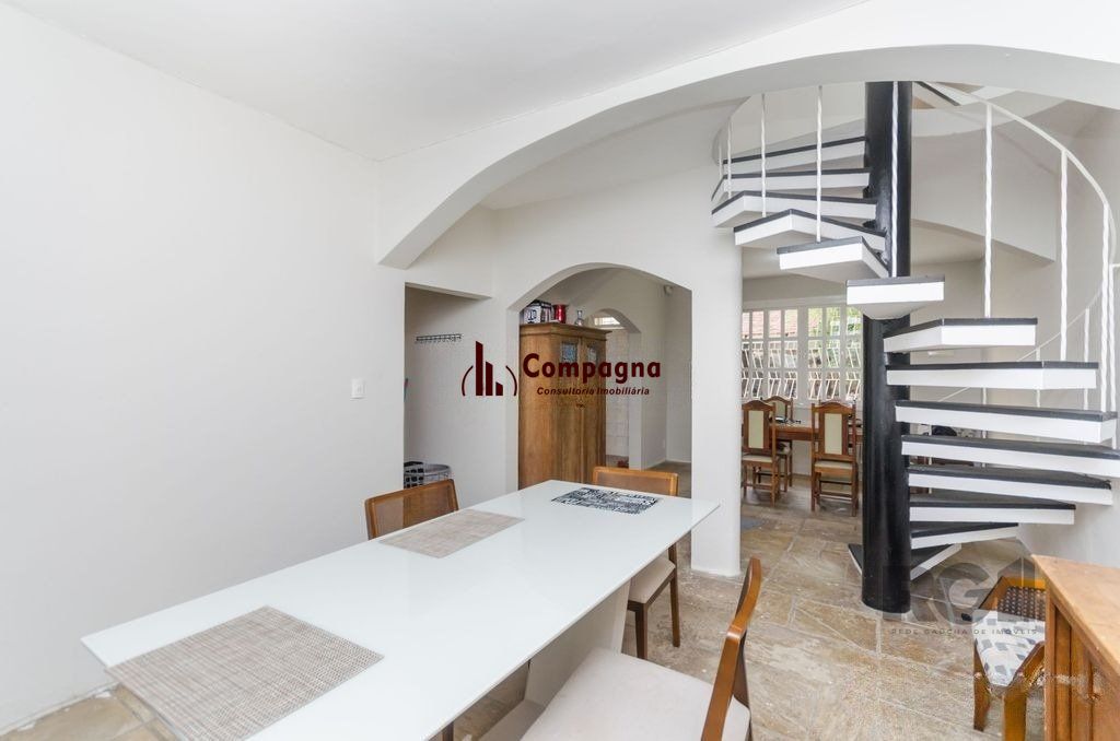 Casa de 4 dormitórios no bairro Três Figueiras — foto 4