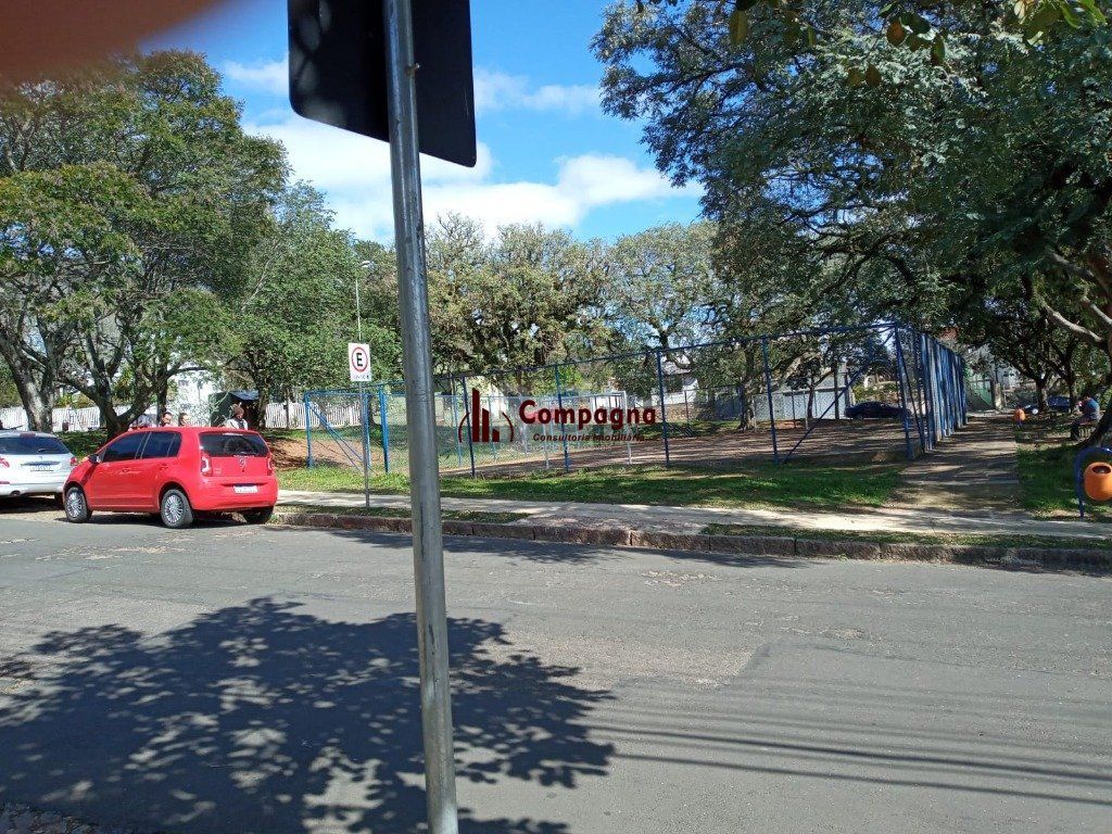 Casa para Venda - 384m², 3 dormitórios, sendo 1 suites, 3 vagas - Teresópolis — foto 2