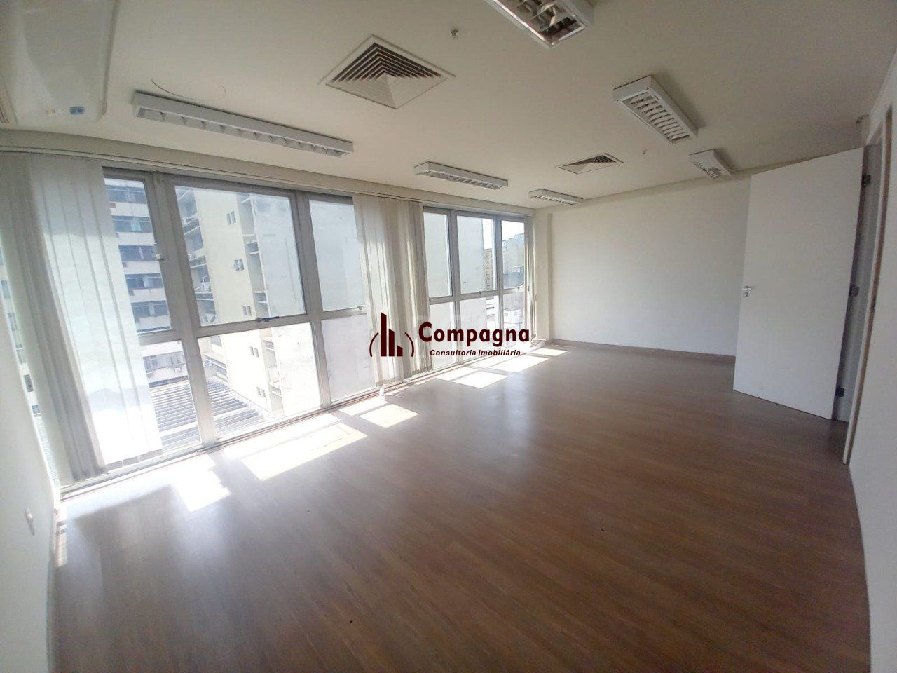 Sala Comercial à venda, 47m², Centro Histórico - Porto Alegre — foto 2