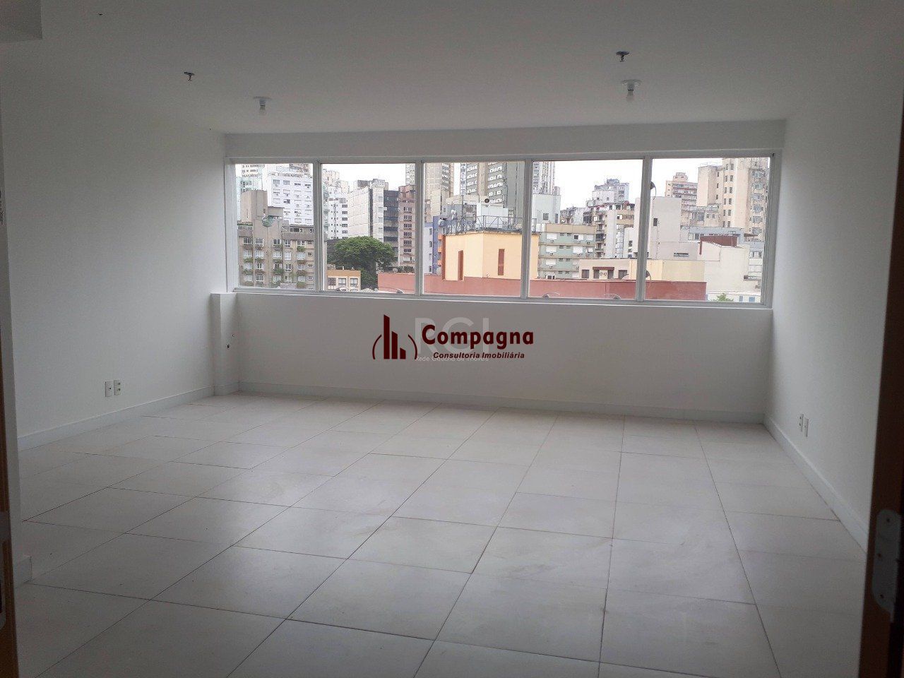 Sala Comercial à venda, 36m², Cidade Baixa - Porto Alegre — foto 2