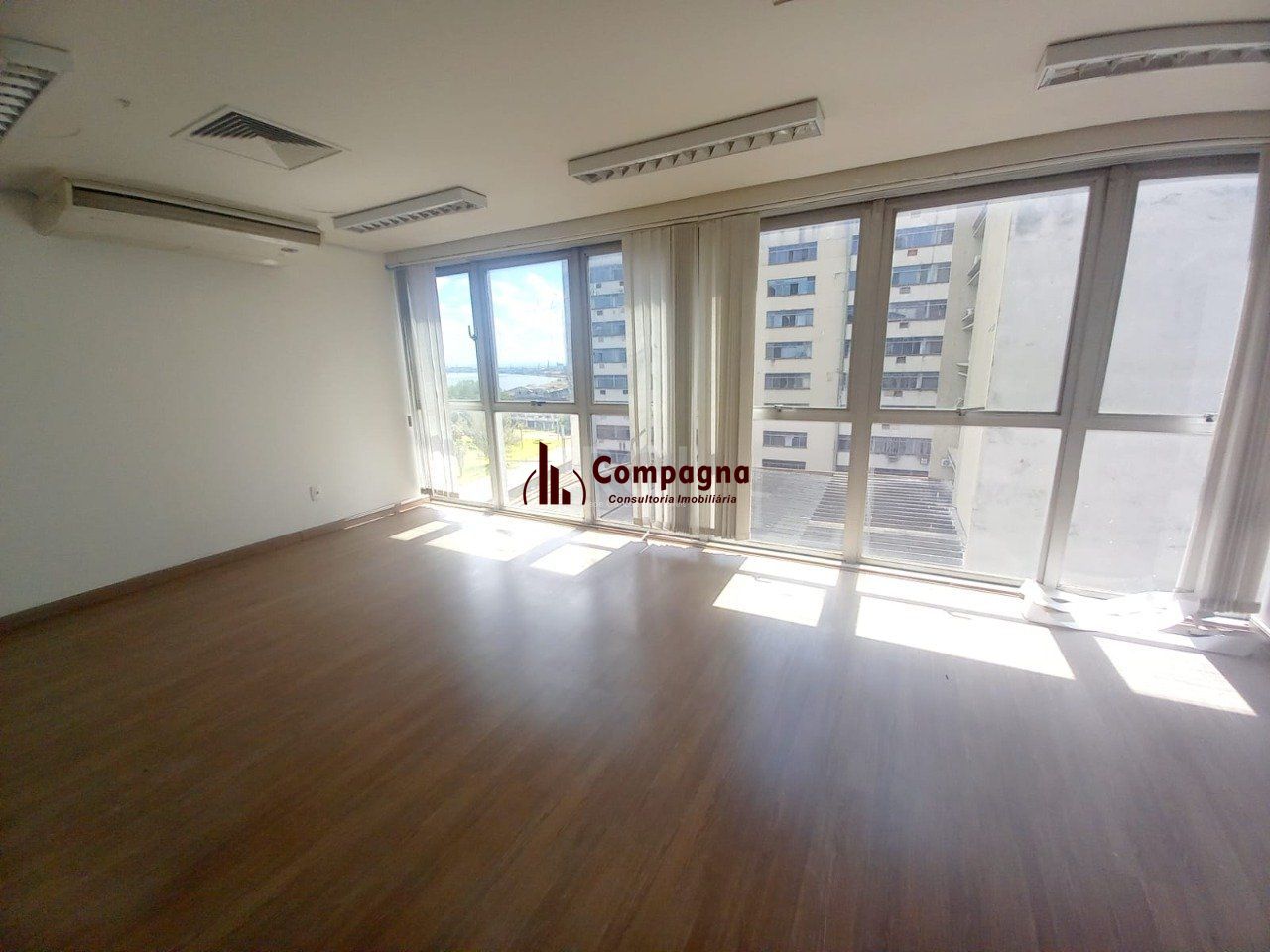 Sala Comercial à venda, 47m², Centro Histórico - Porto Alegre