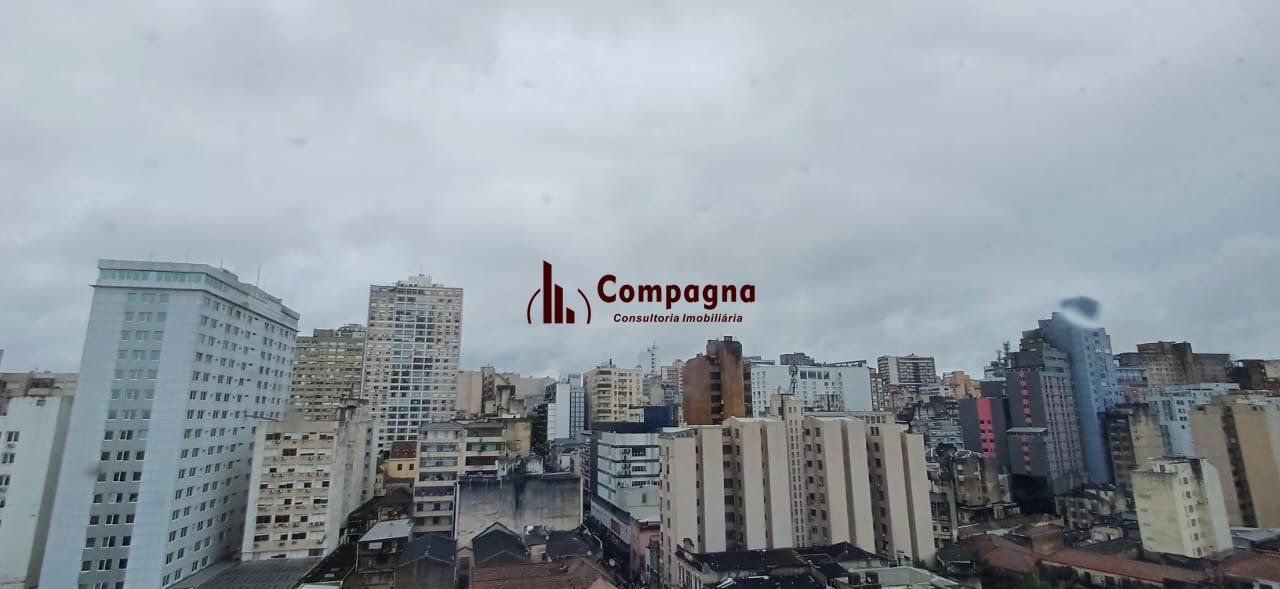 Sala em andar alto na região central.