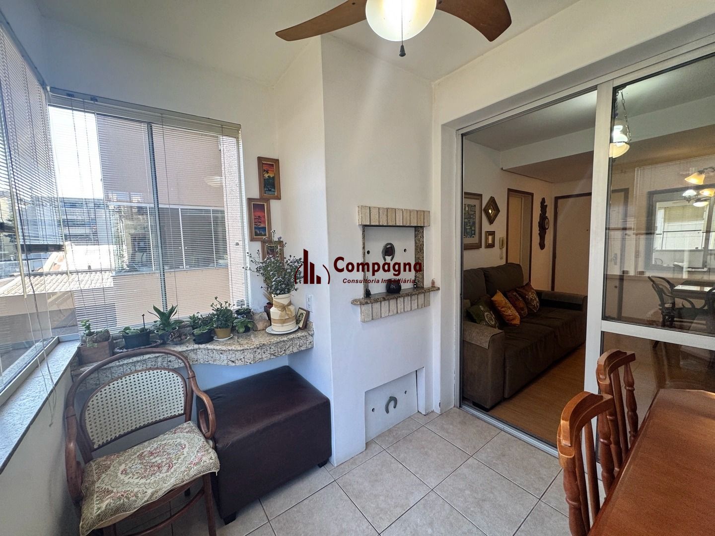Apartamento dois dormitórios ( uma suíte) garagem/depósito Bairro Menino Deus — foto 5