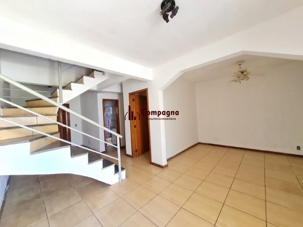 Casa de 3 dormitórios, apenas uma quadra da Av. Edgar Pires de Castro — foto 3