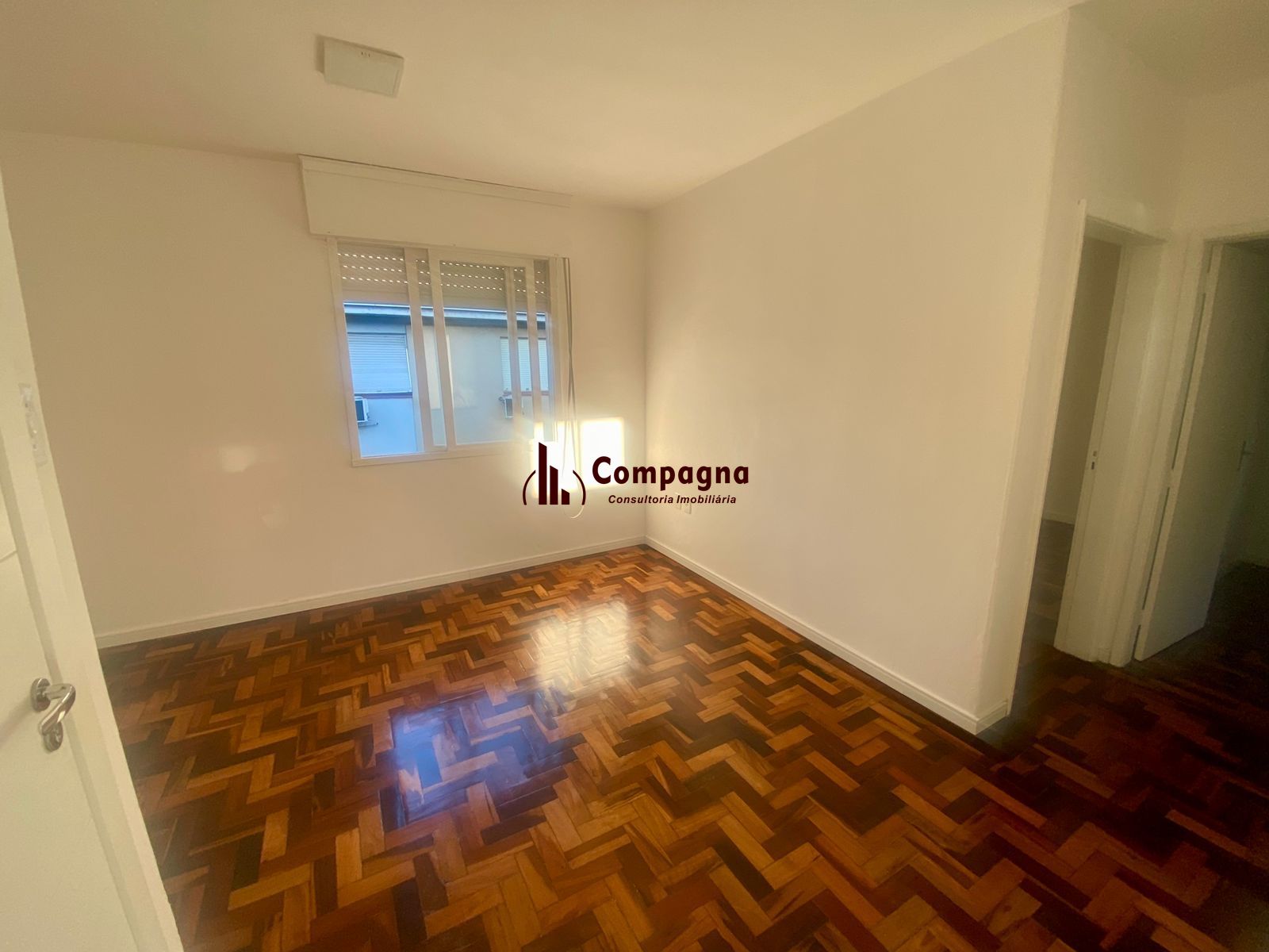 Apartamento 2 dormitórios reformado 50m2 bairro Menino Deus