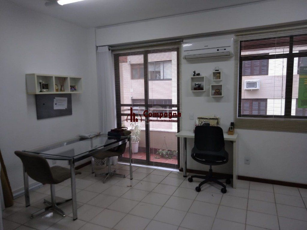 sala - 30,23 m² - Menino Deus — foto 2