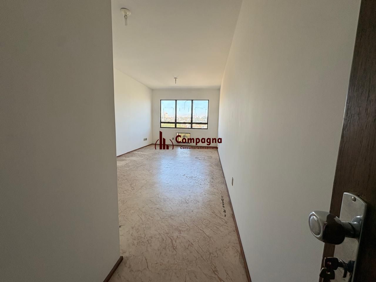 Sala comercial no bairro Passo da Areia — foto 2
