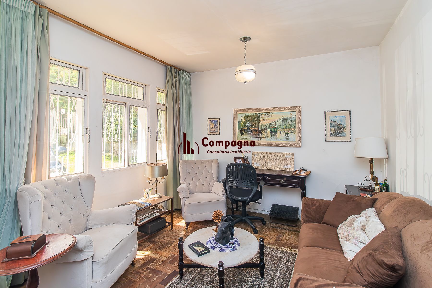 3 Dormitórios, com lareira, churrasqueira e piscina