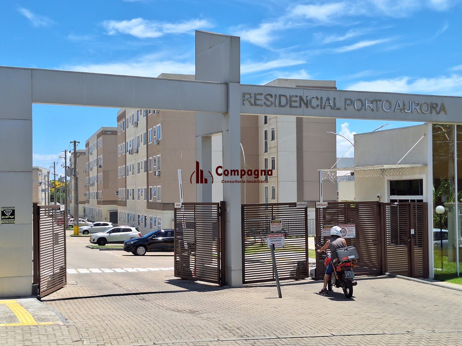 Apartamento 02 dormitorios com estacionamento privativo - Cavalhada