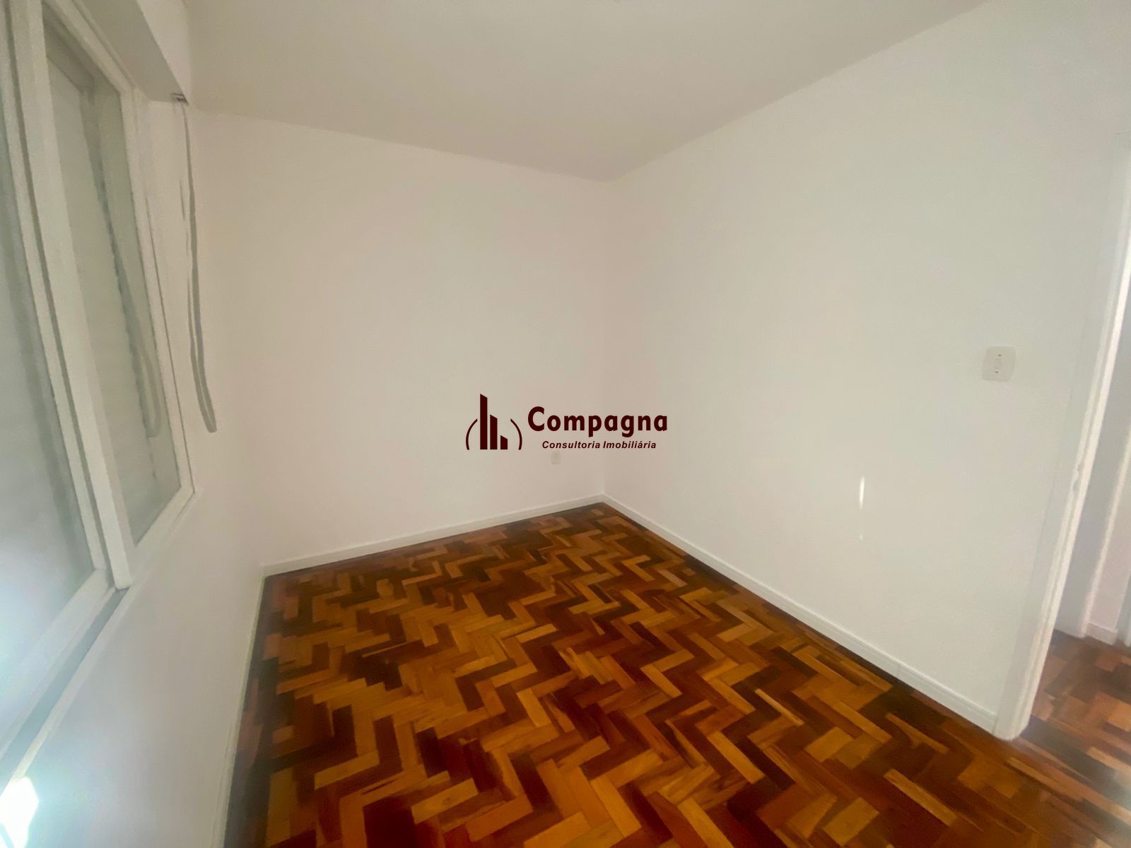 Apartamento 2 dormitórios reformado 50m2 bairro Menino Deus — foto 4