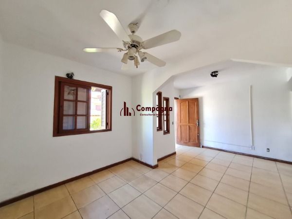 Casa de 3 dormitórios, apenas uma quadra da Av. Edgar Pires de Castro — foto 4