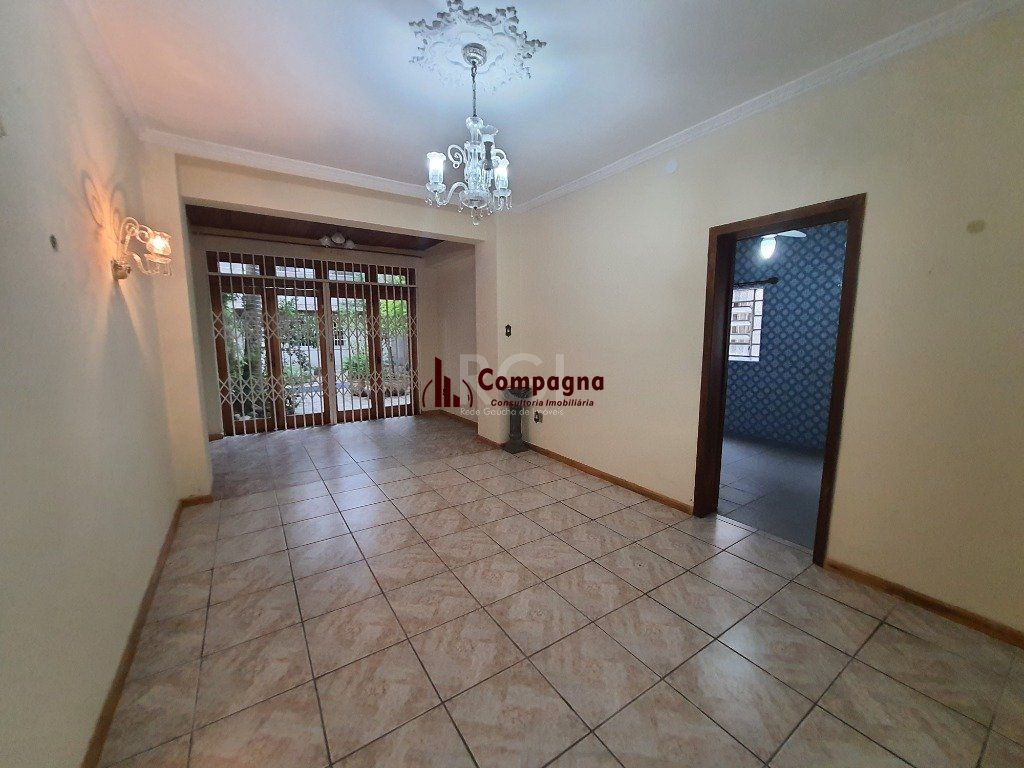 Casa para Venda - 300m², 3 dormitórios, sendo 3 suites, 5 vagas - Santana