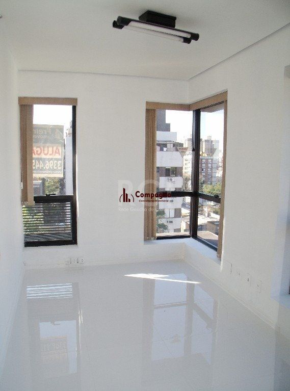 Conjunto/Sala para Venda - 40m², 0 dormitórios, Menino Deus — foto 2