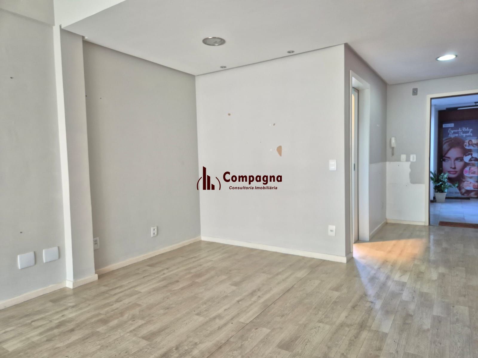 Sala comercial desocupada — foto 3