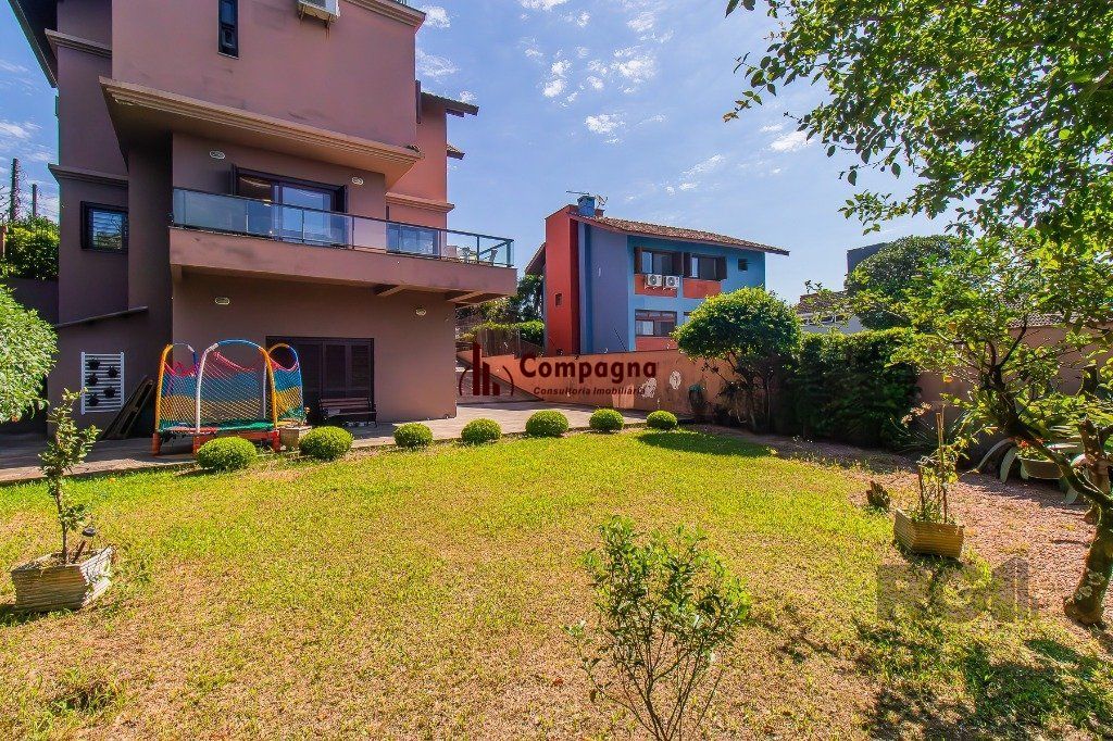casa - 3 dorms. 2 vagas - 350 m² - Teresópolis — foto 2