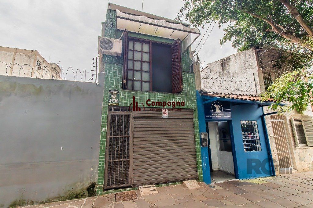 Casa para Venda - 110m², 2 dormitórios, sendo 1 suítes, 2 vagas - Menino Deus