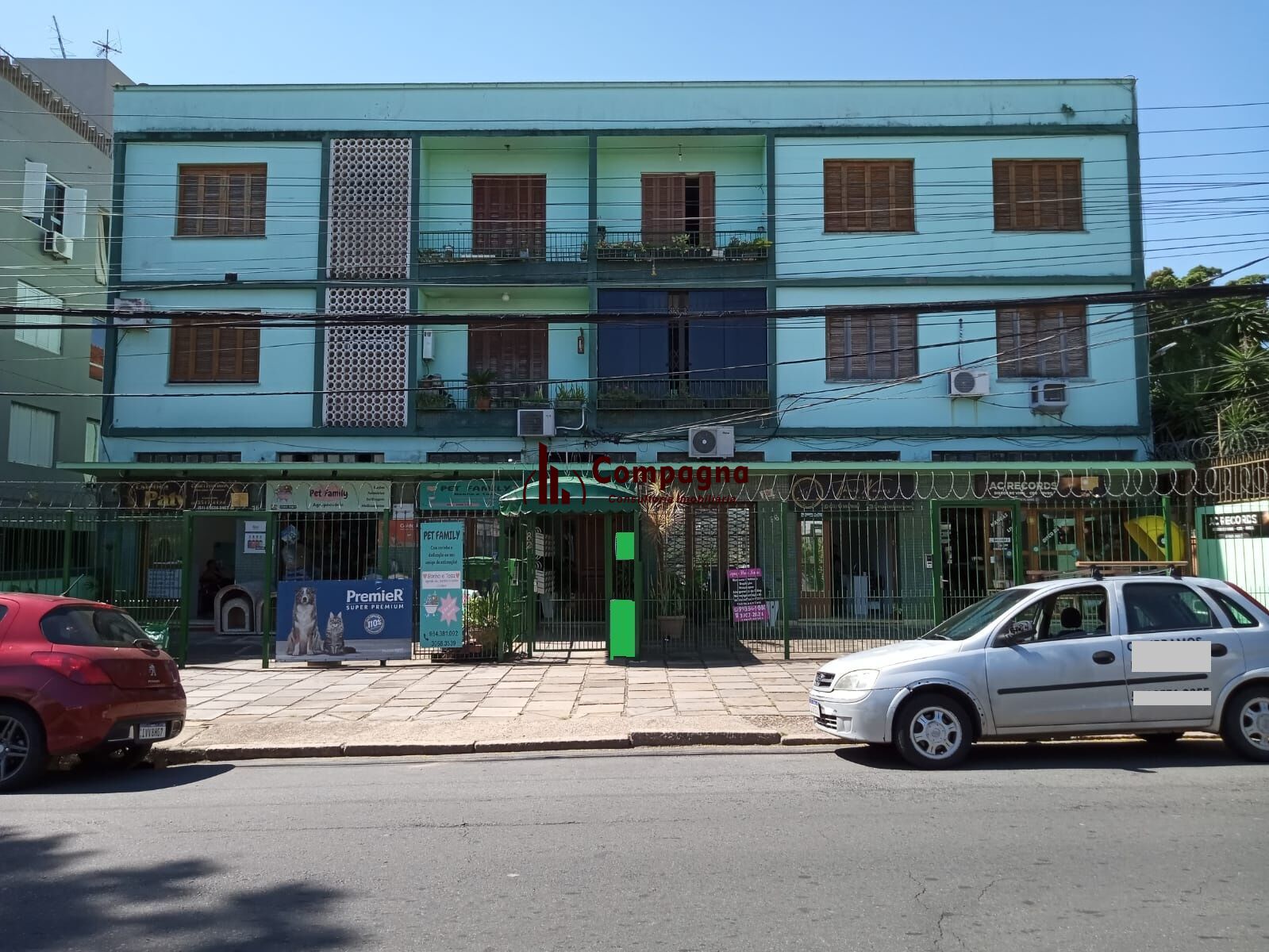 Apartamento um dormitório térreo com terraço lateral