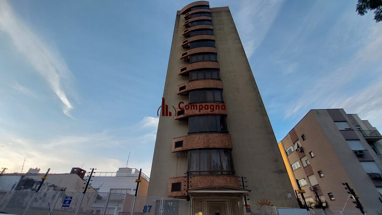 APARTAMENTO 2 DORMITÓRIOS - 70,19 m² - 2 VAGAS - MENINO DEUS