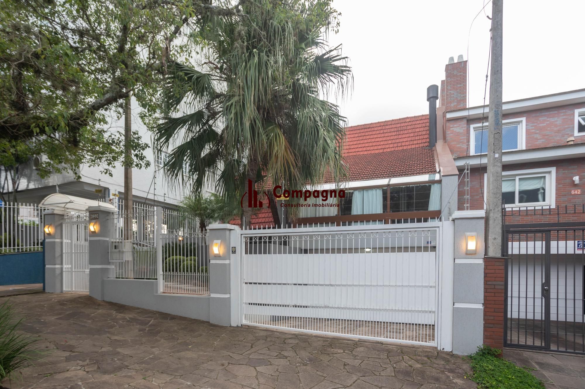 Casa com piscina no Chácara das Pedras