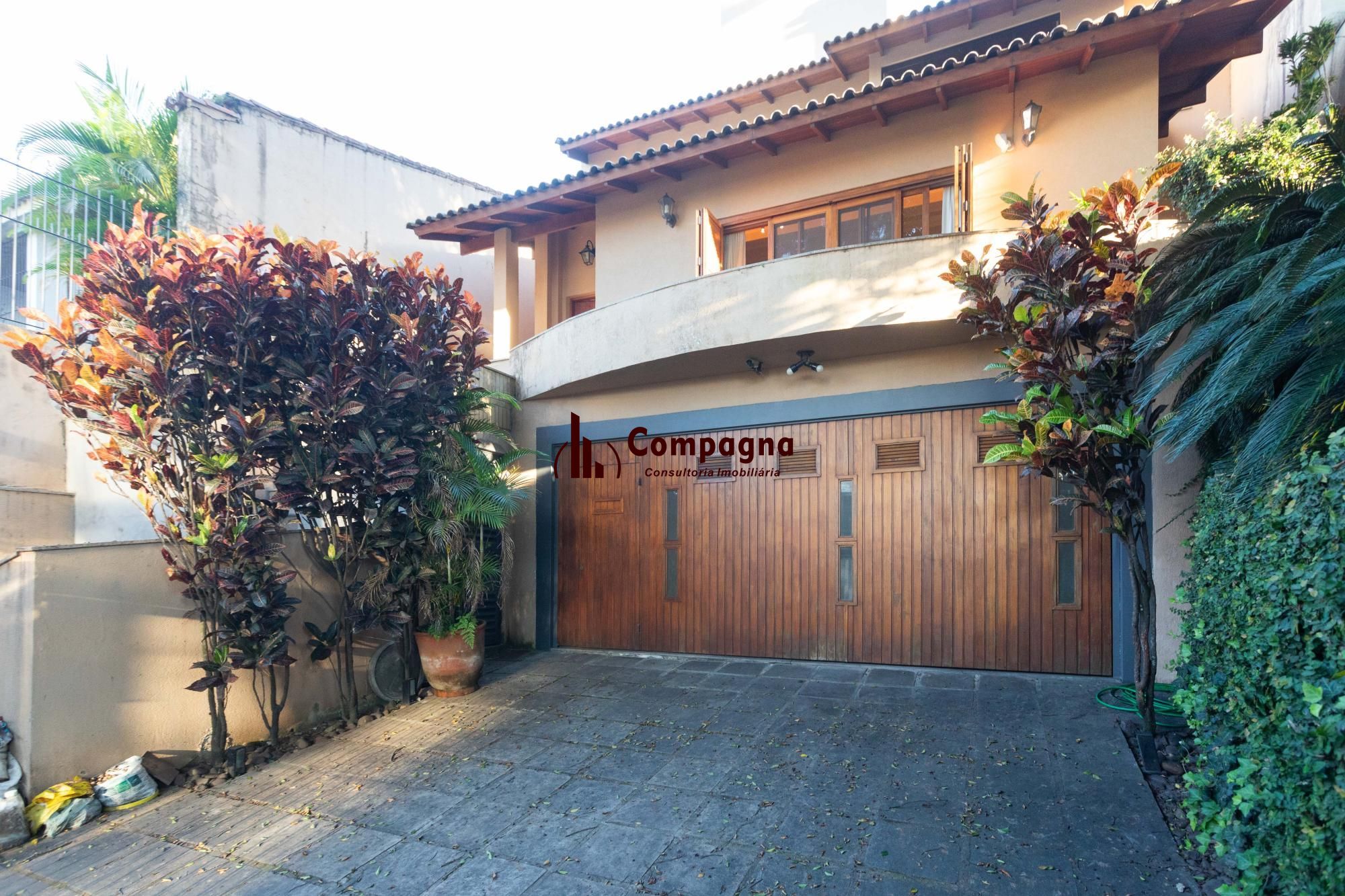 Casa no Chácara das Pedras com piscina e 316m2