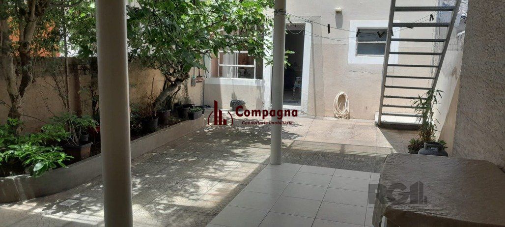 CASA DE ALVENARIA  2 PAVIMENTOS, NO BAIRRO MEDIANEIRA/GLORIA — foto 5