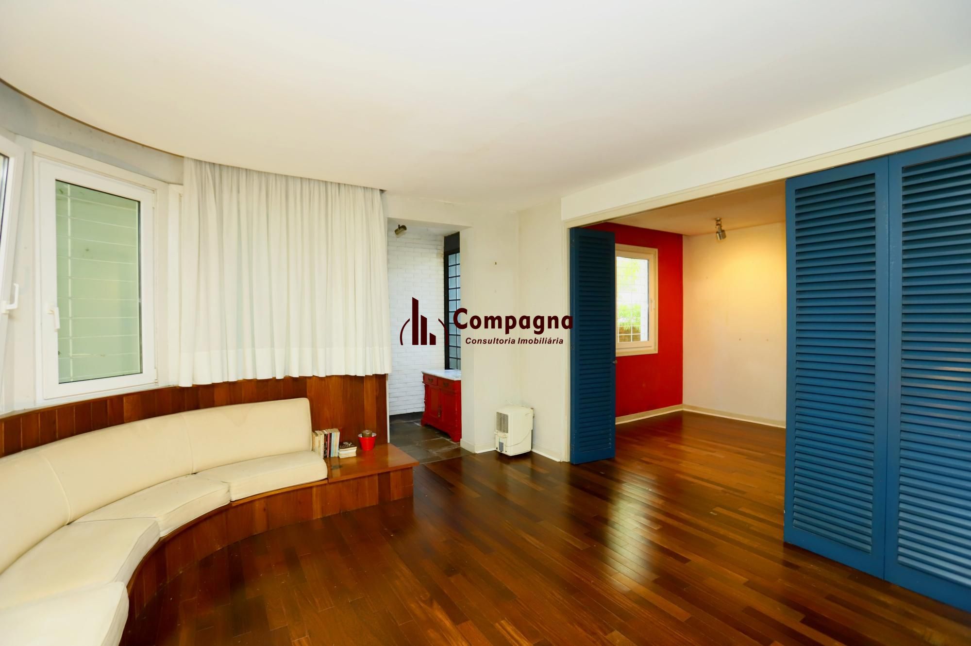 Casa no Bairro Petrópolis em Porto Alegre - Rua calma junto Av. Protásio Alves