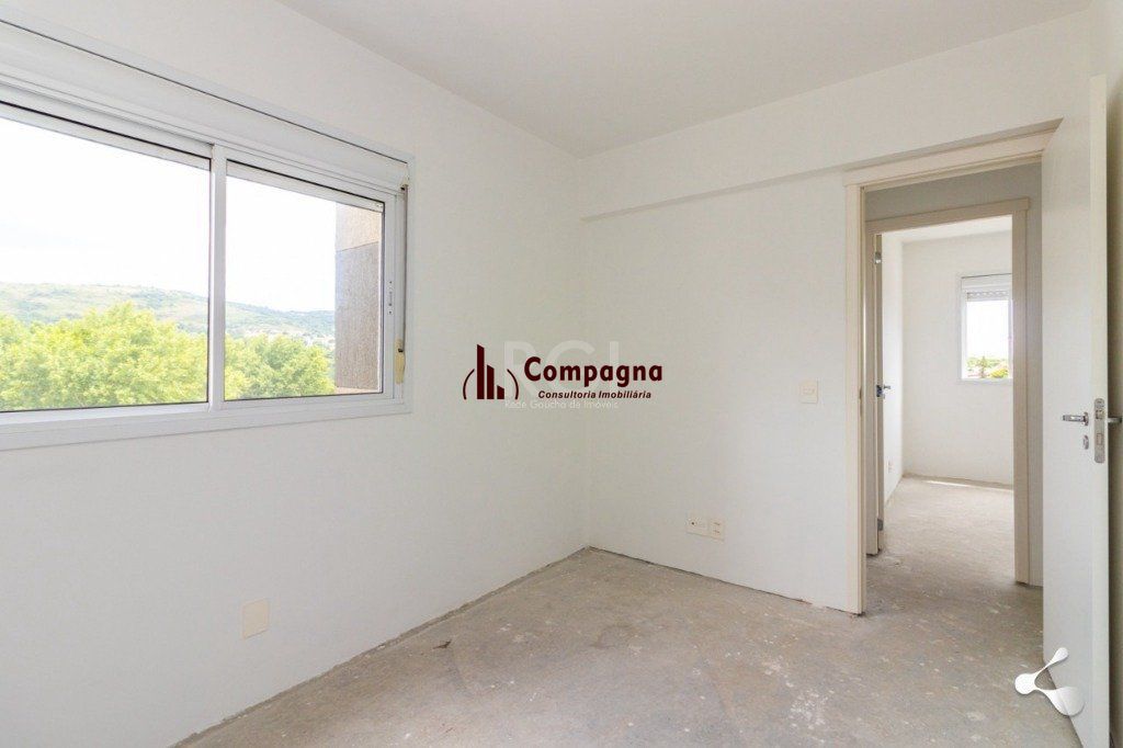 vende 03 dormitórios, living para dois ambientes, banheiro social, cozinha com churrasqueira e área de serviço com garagem — foto 3