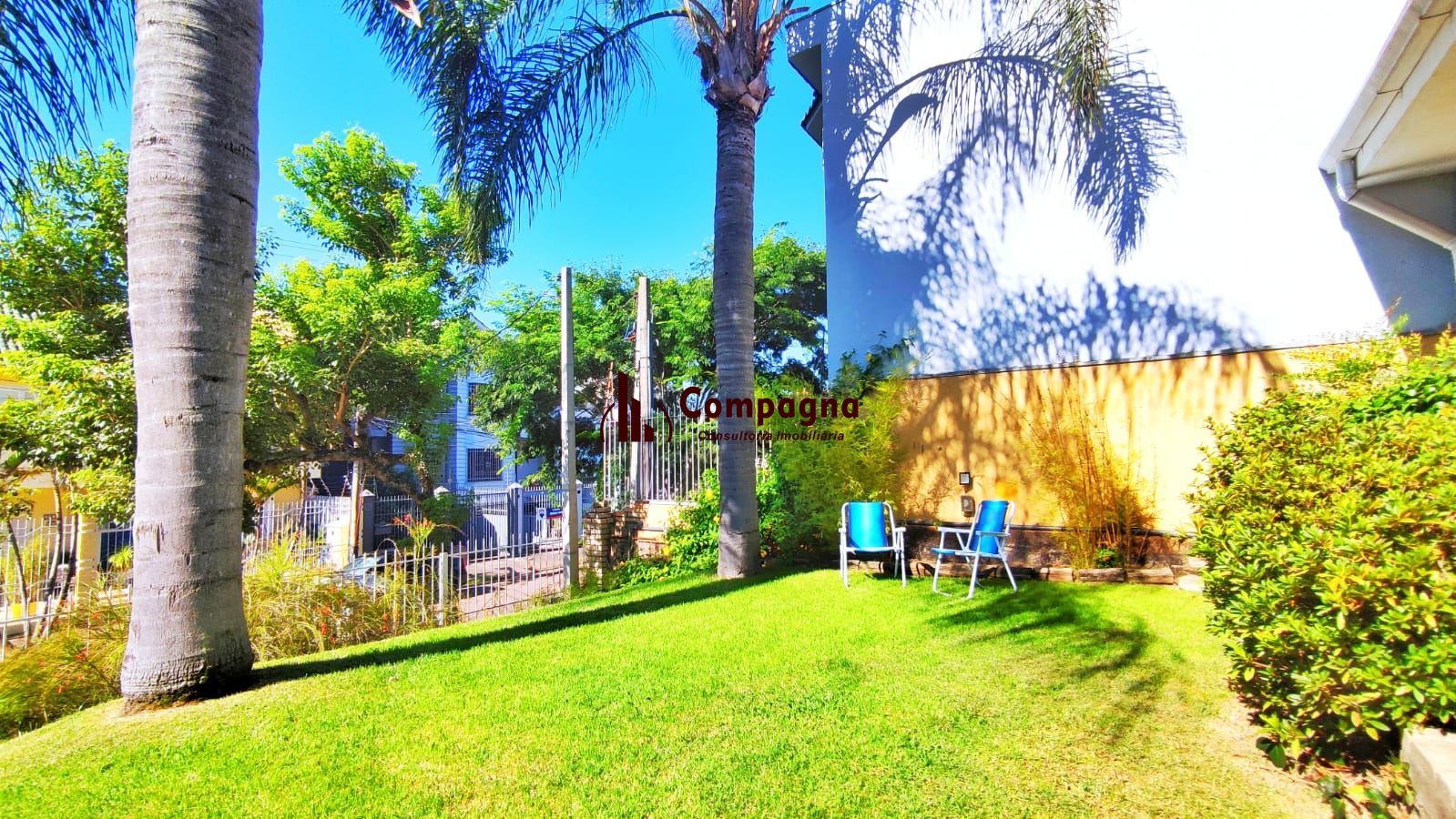 Casa com 4 Quartos e 2 banheiros e  2 Suites à Venda, 153 m² por R$ 990.000 — foto 2