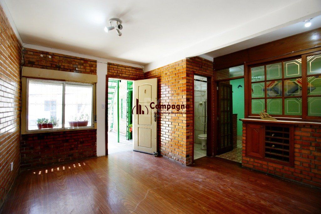 Casa para Venda - 350m², 3 dormitórios, 3 vagas - Passo da Areia