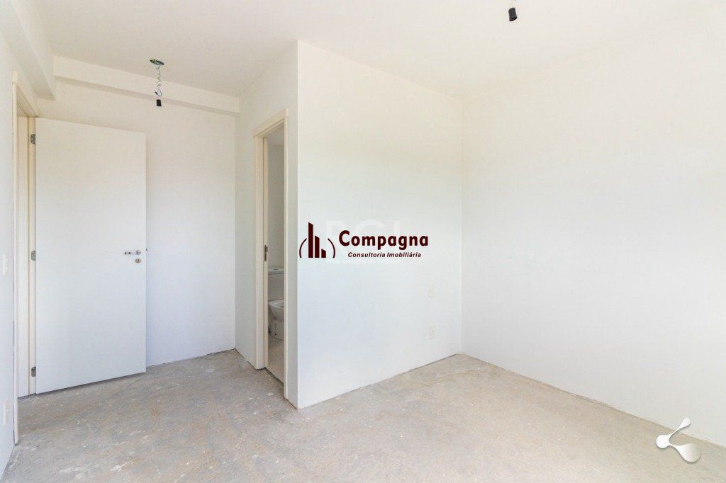 Vende apartamento, 03 dormitórios, living para dois ambientes, banheiro social, cozinha com churrasqueira e área de serviço e garagem. — foto 2