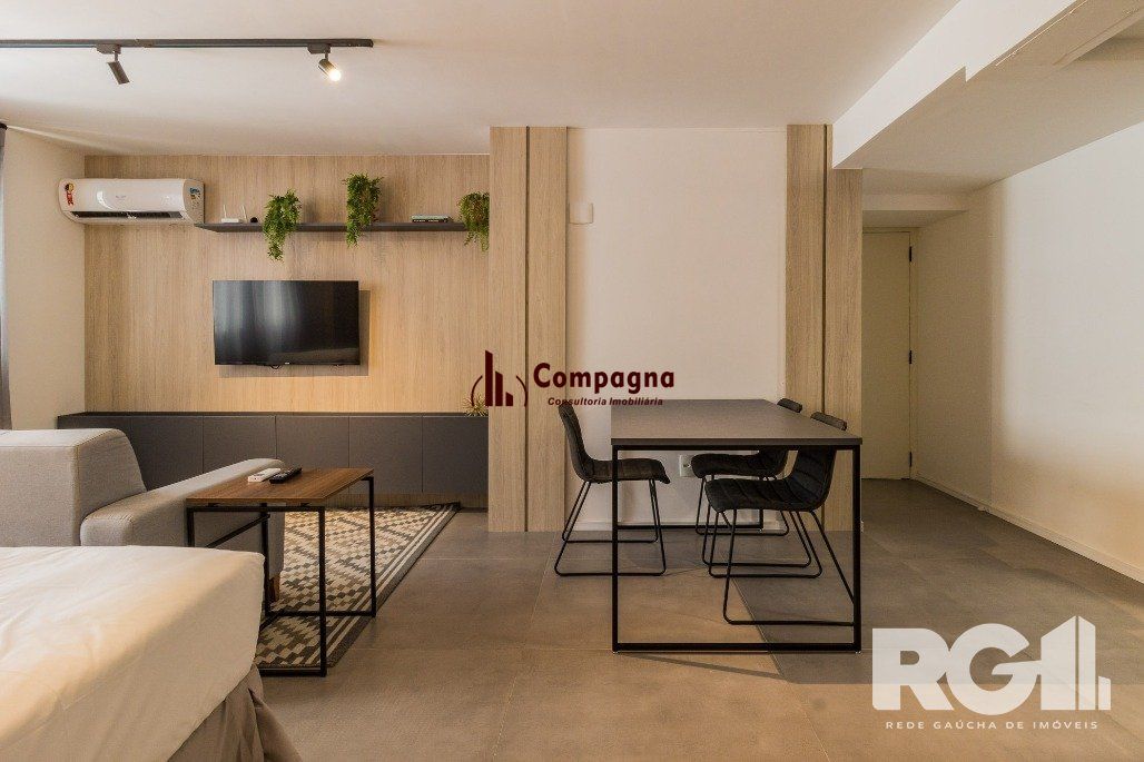 Apartamento no  Duque Center, localizado na Rua Duque de Caxias, Centro Histórico de Porto Alegre, uma das ruas mais charmosas e antigas de Porto Alegre, — foto 4