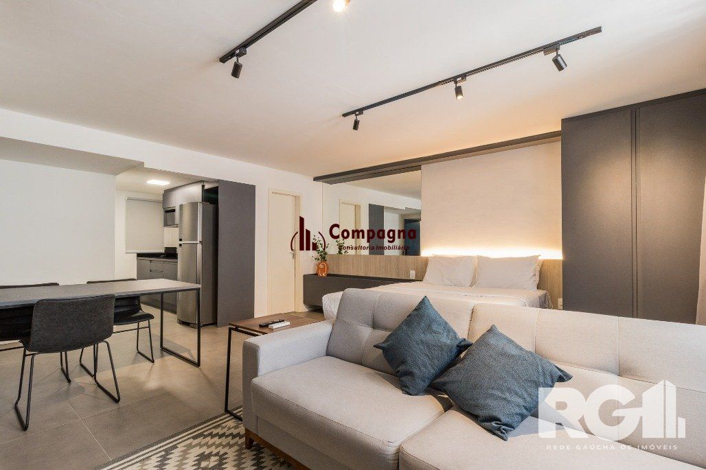 Apartamento no  Duque Center, localizado na Rua Duque de Caxias, Centro Histórico de Porto Alegre, uma das ruas mais charmosas e antigas de Porto Alegre, — foto 3