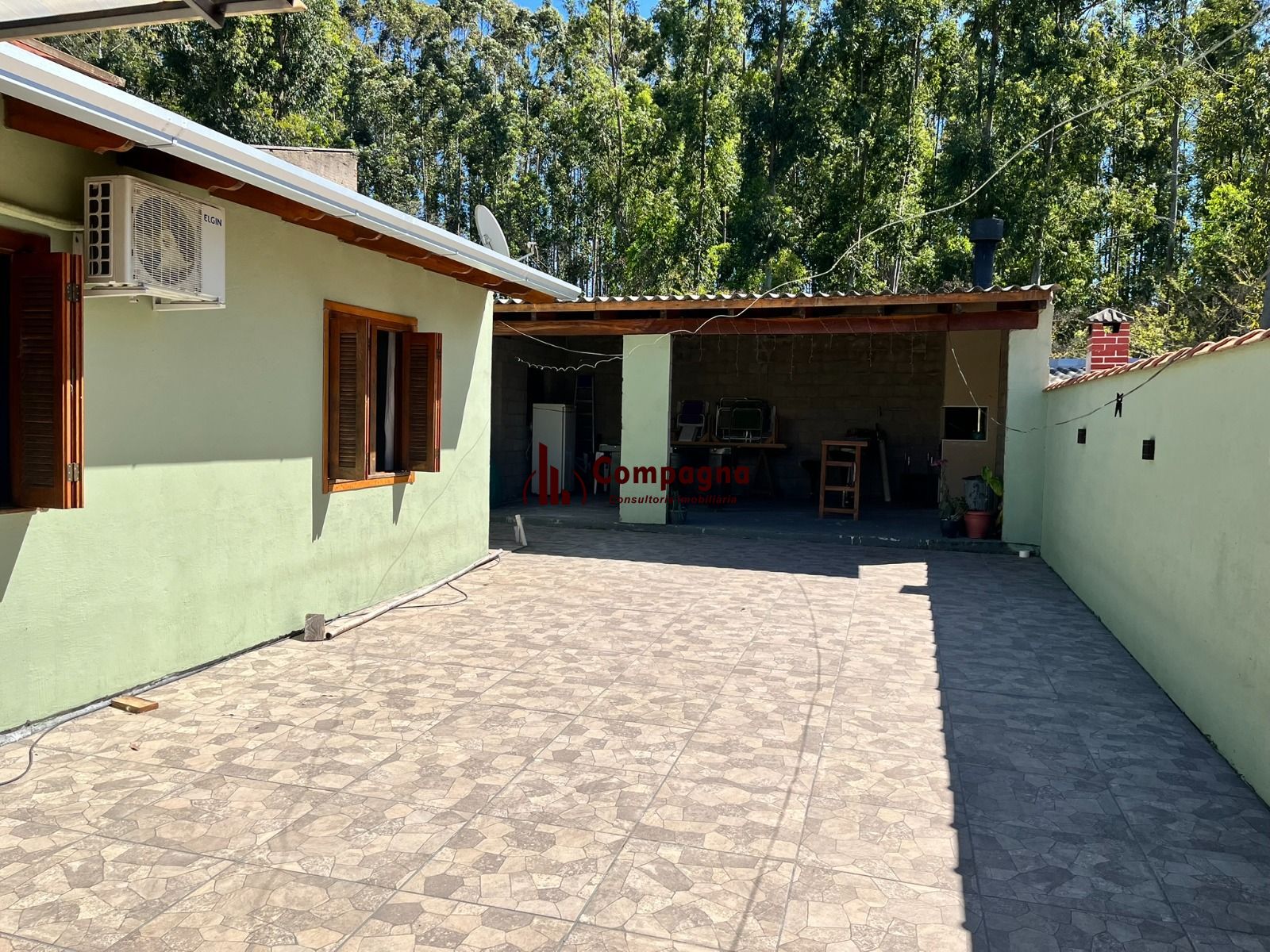 Casa 3 dormitorios com amplo patio — foto 3