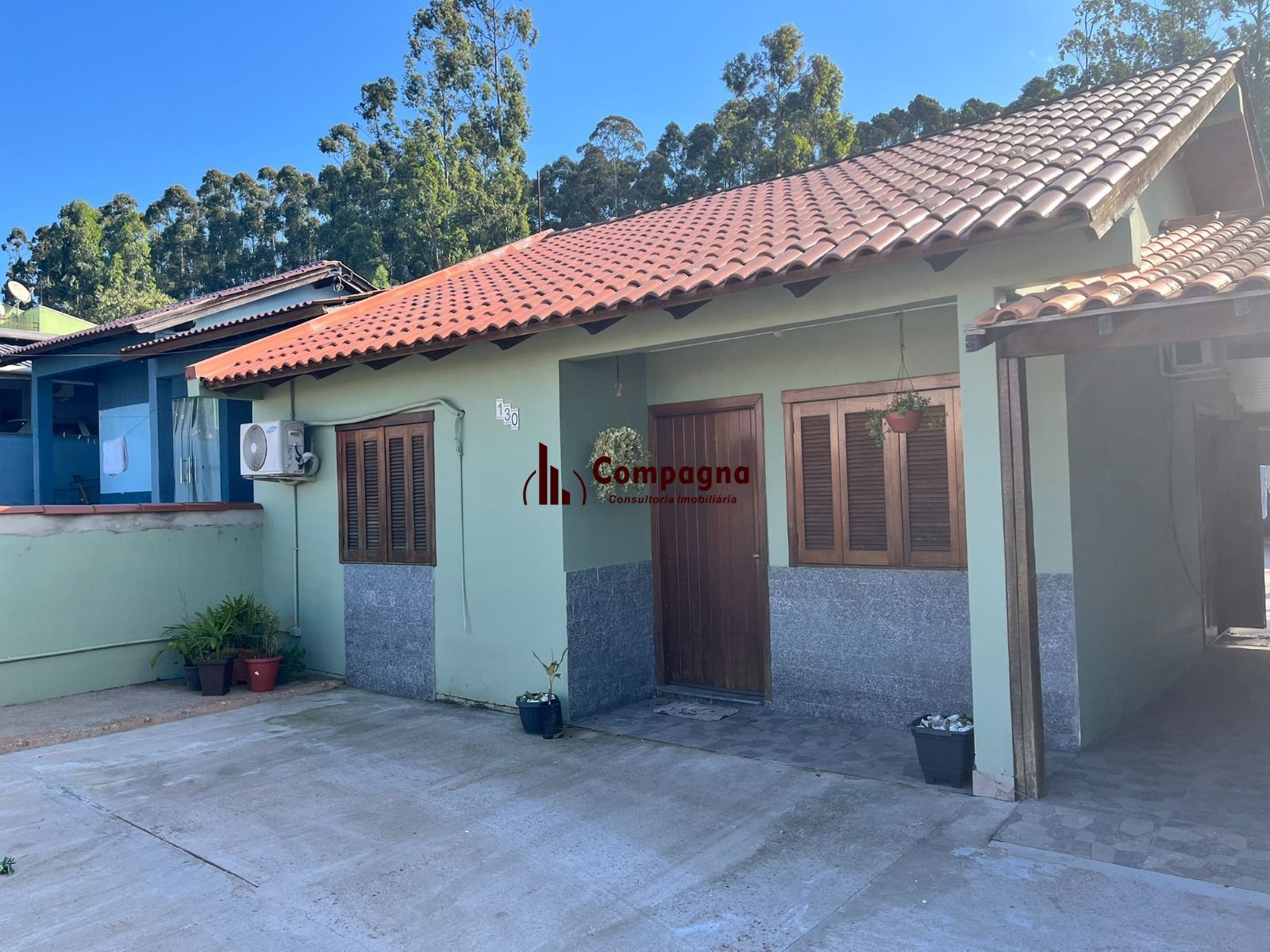 Casa 3 dormitorios com amplo patio