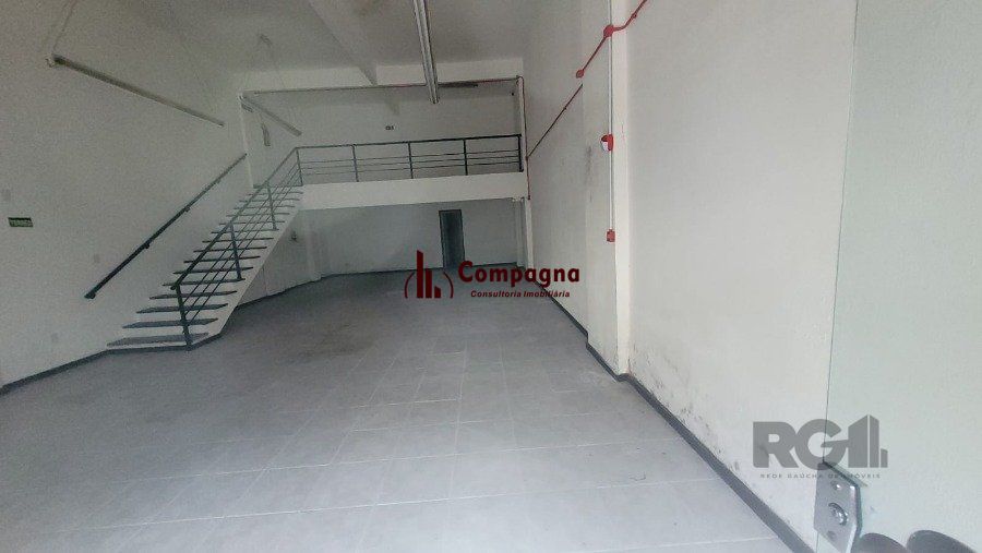 Loja a Venda na Rua Félix da Cunha, com 150m², Moinhos de Vento, entre a Av Cristóvão e Rua  Marques do Pombal, com amplo salão — foto 4