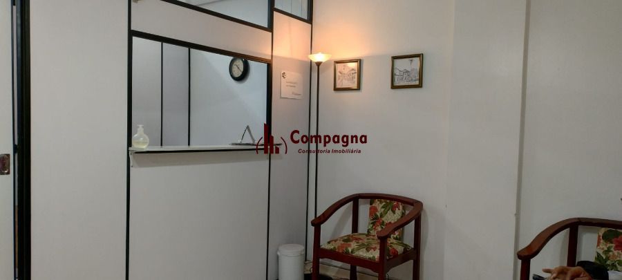 Sala comercial na Av. Cristovão Colombo, medindo 53,16 m² privativos